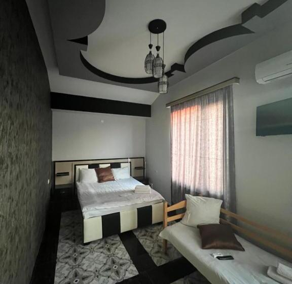 غرفة ديلوكس, Z Narek