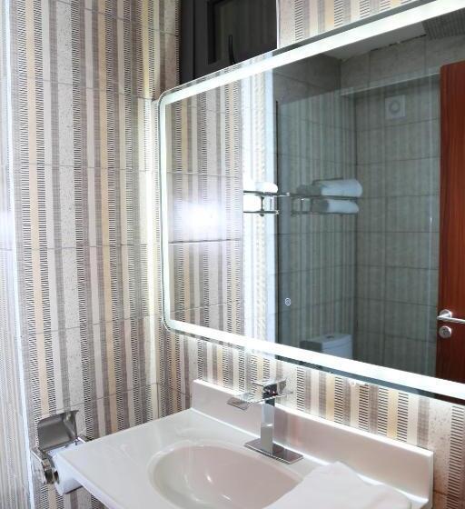 חדר אקונומי יחיד, Lagoon Beach Hotel,keta,ghana