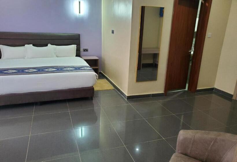 חדר משפחתי, Lagoon Beach Hotel,keta,ghana