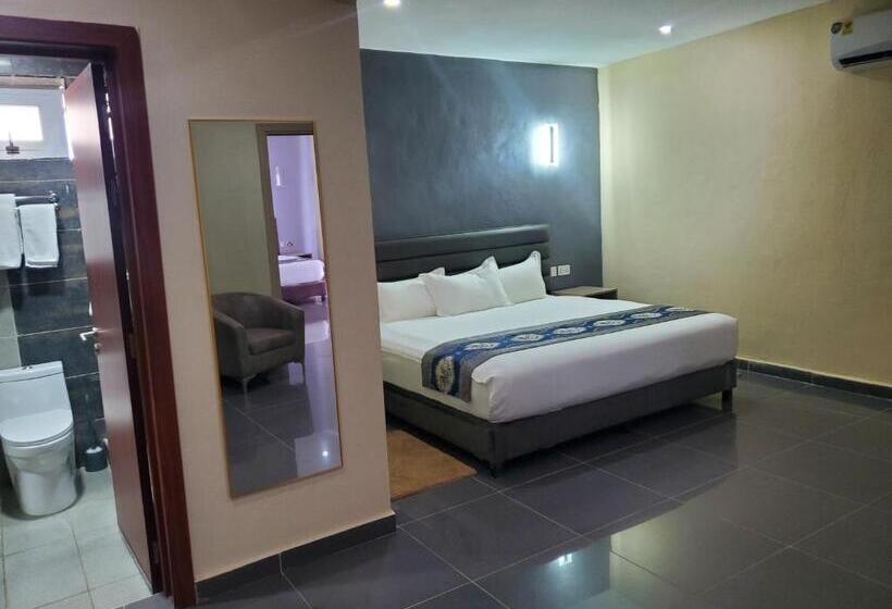 חדר משפחתי, Lagoon Beach Hotel,keta,ghana