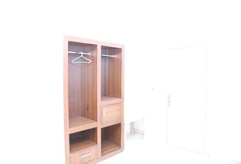 חדר דלוקס עם מרפסת נוף לים, Lagoon Beach Hotel,keta,ghana