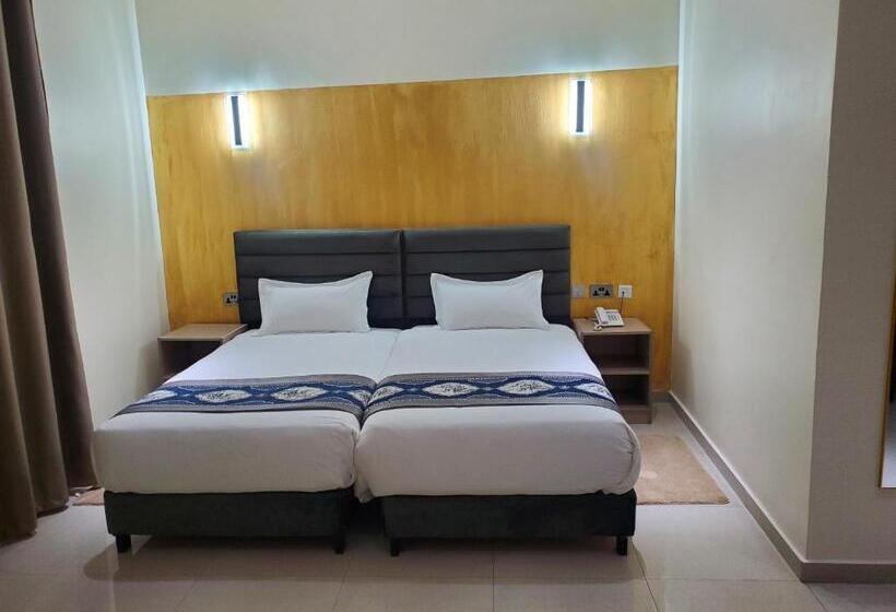 חדר דלוקס, Lagoon Beach Hotel,keta,ghana