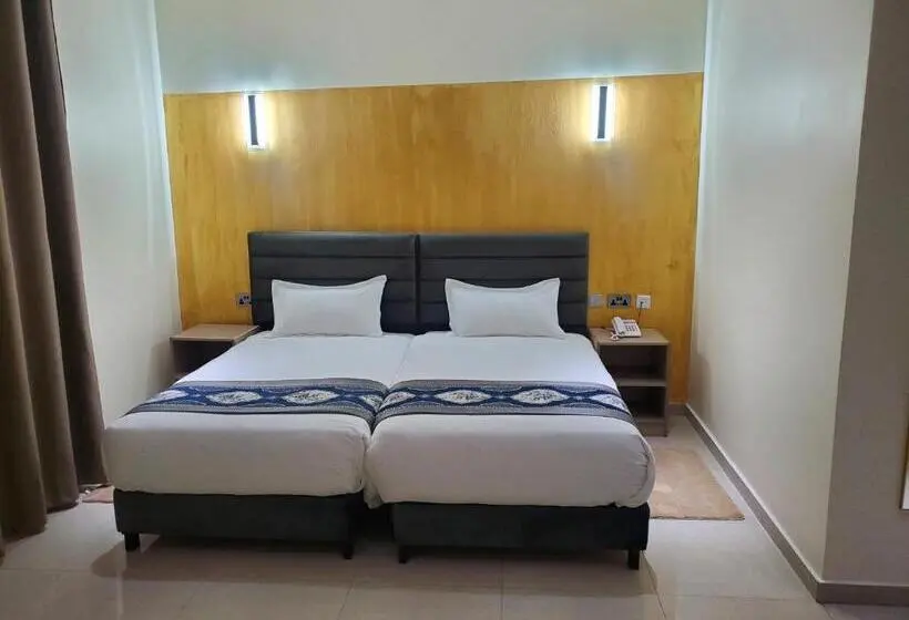 デラックスルーム, Lagoon Beach Hotel,keta,ghana