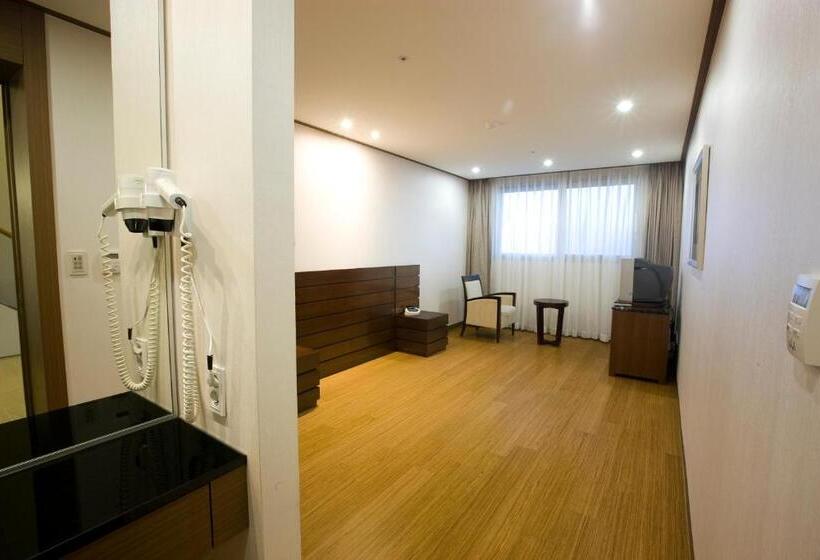 Quarto Familiar, High1 Condominium