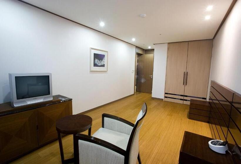 Quarto Familiar, High1 Condominium