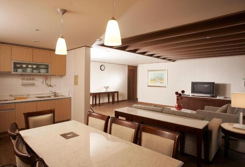 סוויטה, High1 Condominium