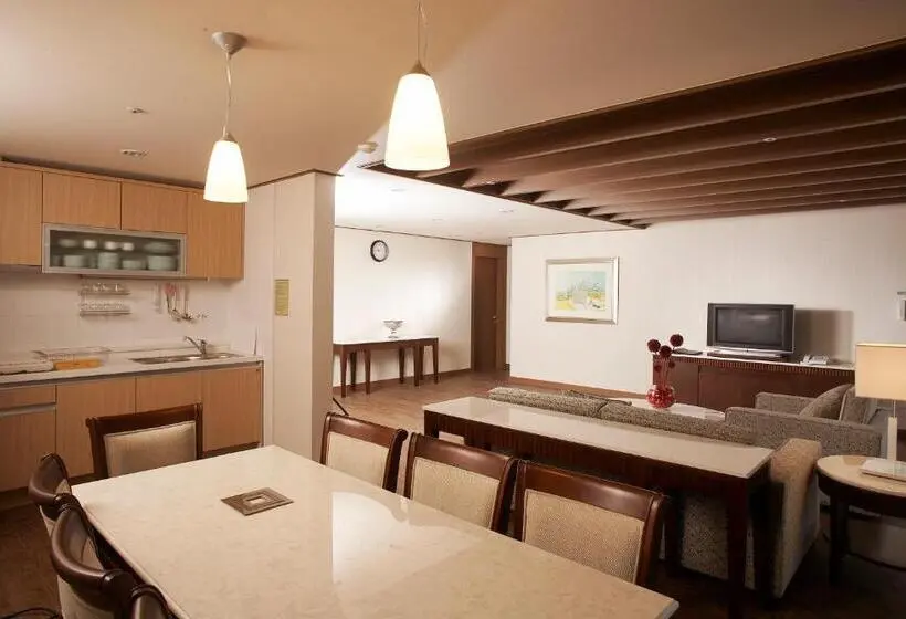 Suite, High1 Condominium
