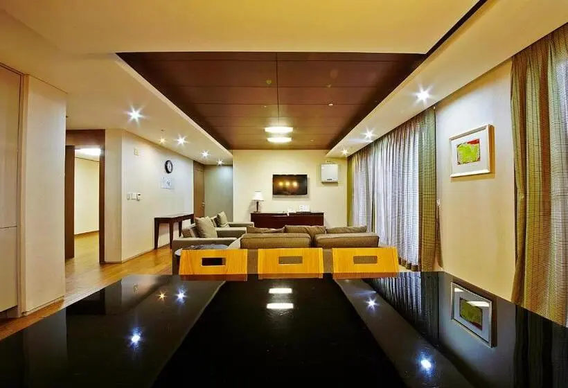 Suite, High1 Condominium