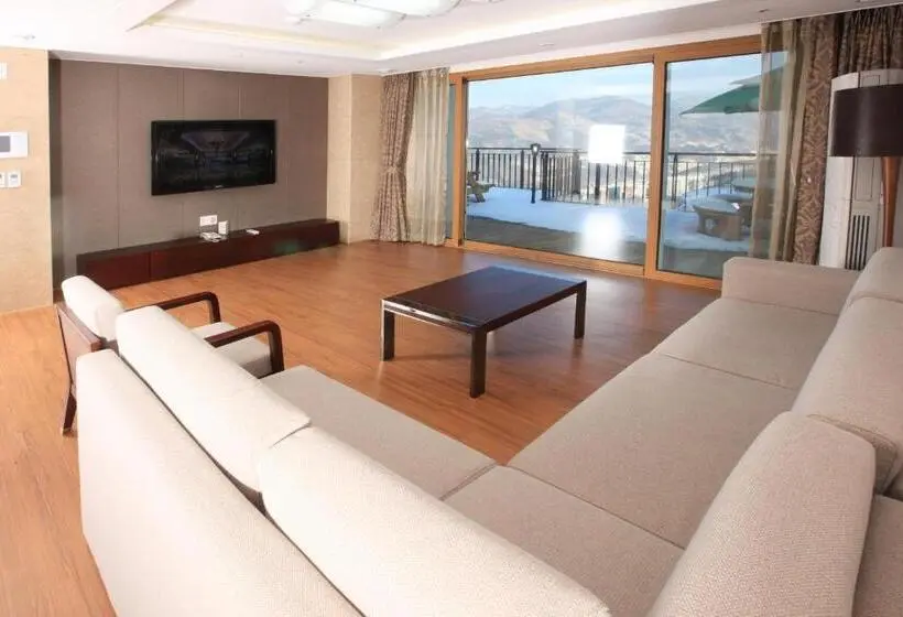 Suite con Terraza, High1 Condominium