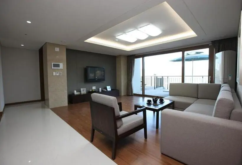 Suite con Terraza, High1 Condominium