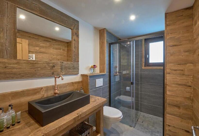 اتاق لوکس با بالکن, Chalet Sandy