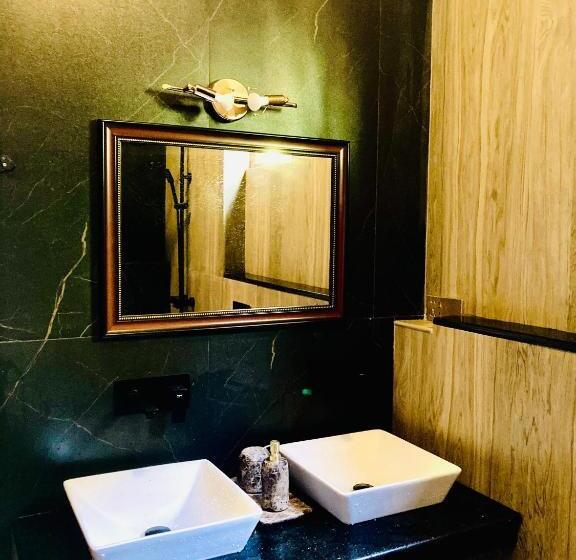 דירת שני חדרים, Manel Villa