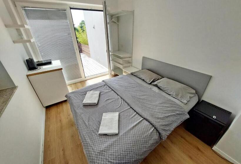 اتاق استاندارد با سرویس بهداشتی مشترک, Sunny Terraces Rose Valley, Ljubljana