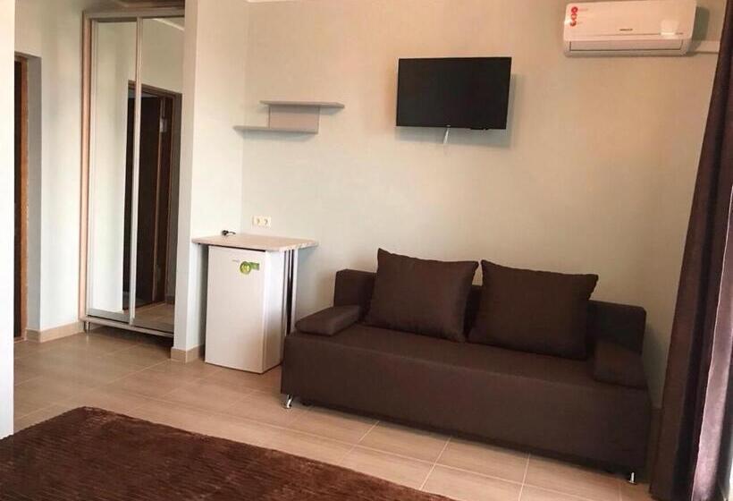 اتاق استاندارد چهار تخته با چشمانداز دریا, Golden Beach