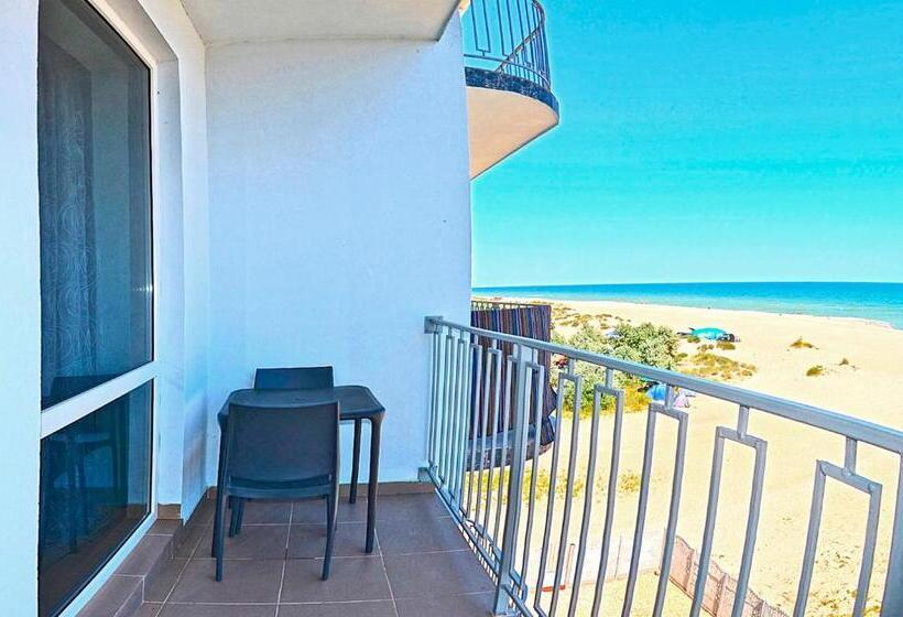 اتاق استاندارد چهار تخته با چشمانداز دریا, Golden Beach