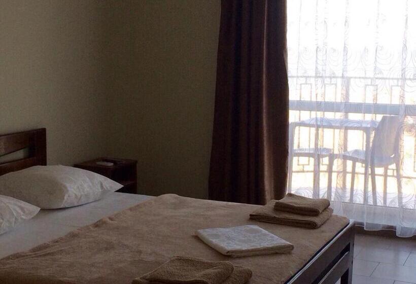 اتاق لوکس با بالکن و چشمانداز دریا, Golden Beach