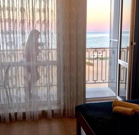 اتاق لوکس با بالکن و چشمانداز دریا, Golden Beach