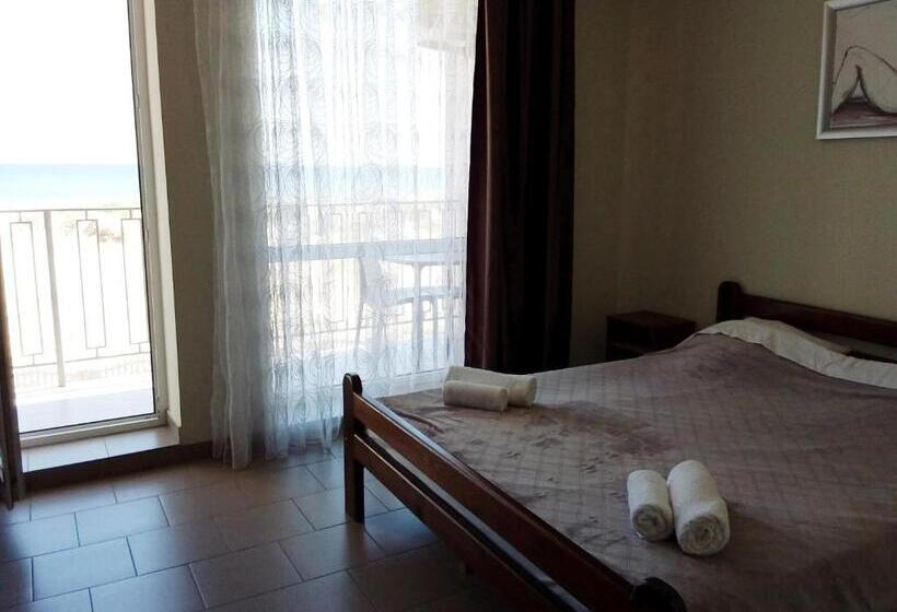 اتاق لوکس با بالکن و چشم‌انداز دریا, Golden Beach