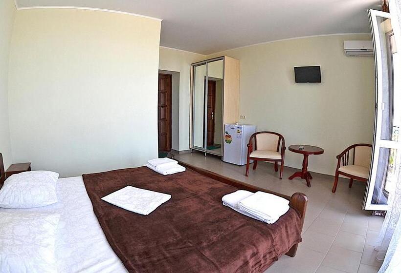 اتاق لوکس با بالکن و چشمانداز دریا, Golden Beach