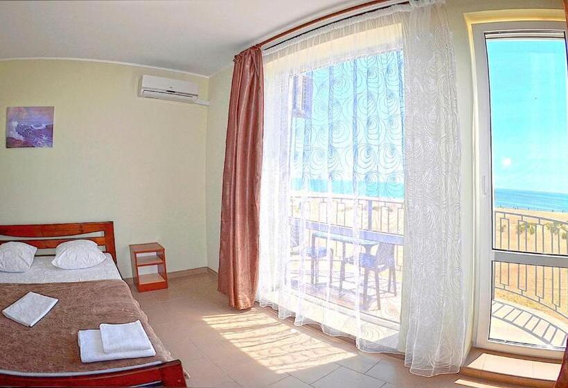 اتاق لوکس با بالکن و چشم‌انداز دریا, Golden Beach