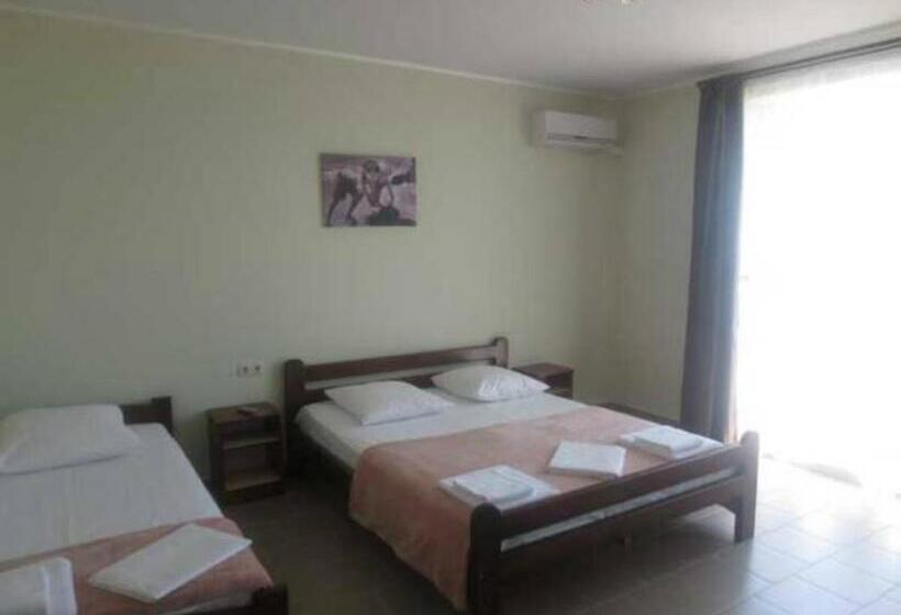 اتاق سه نفره سوپریور با چشمانداز دریا, Golden Beach