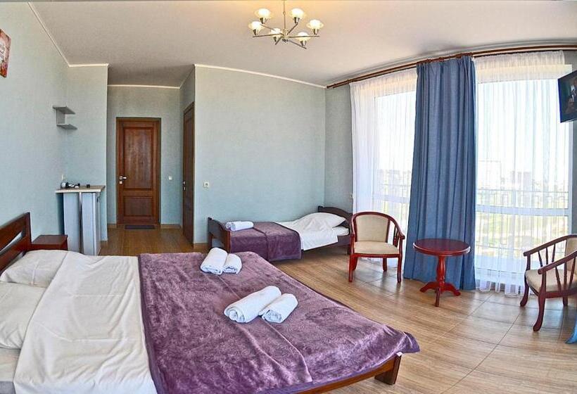 اتاق سه نفره سوپریور با چشمانداز دریا, Golden Beach