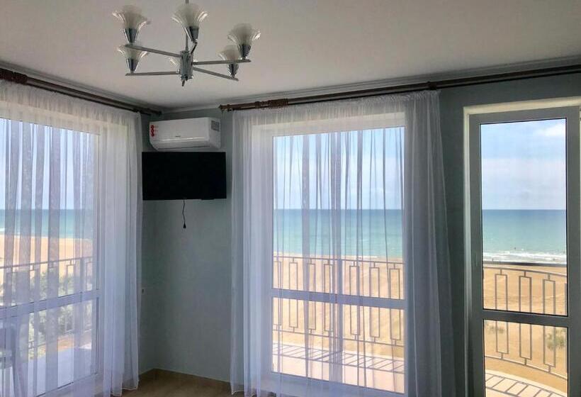 اتاق سه نفره سوپریور با چشمانداز دریا, Golden Beach