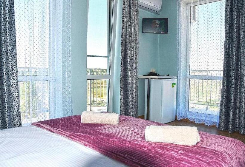 اتاق لوکس با چشمانداز دریا, Golden Beach