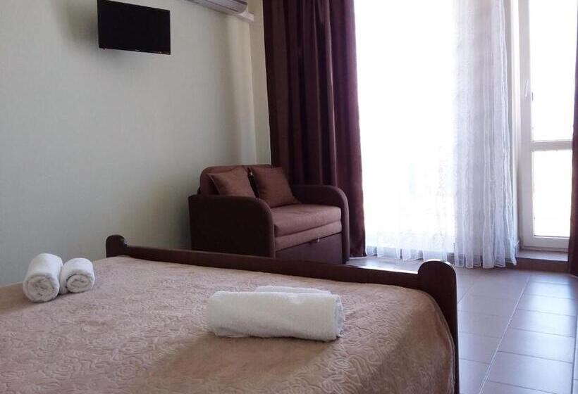 اتاق لوکس با چشم‌انداز دریا, Golden Beach