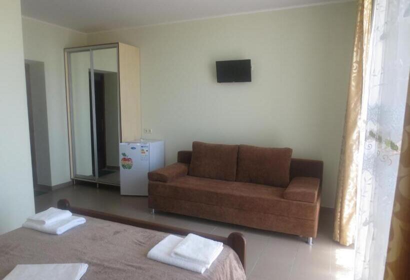 اتاق استاندارد چهارنفره با بالکن, Golden Beach