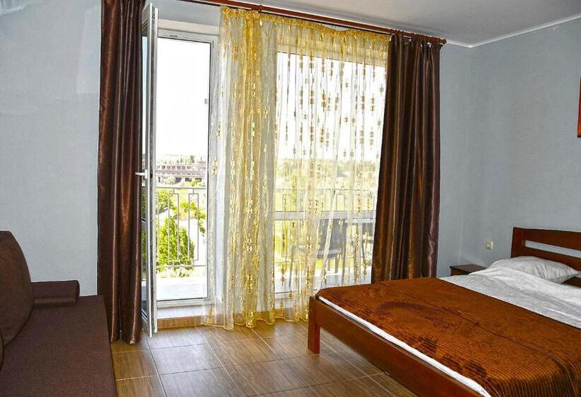 اتاق استاندارد چهارنفره با بالکن, Golden Beach