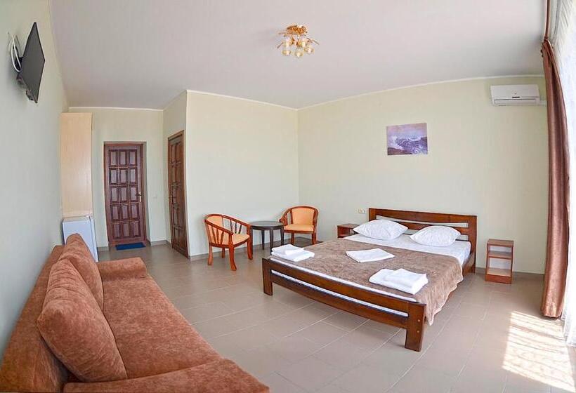 اتاق استاندارد چهارنفره با بالکن, Golden Beach
