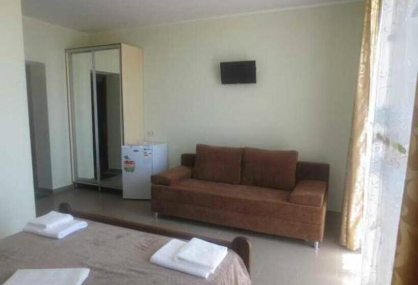 اتاق استاندارد چهارنفره با بالکن, Golden Beach