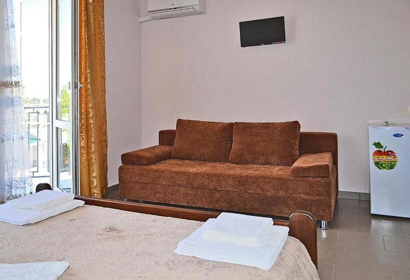 اتاق استاندارد سه تخته با بالکن, Golden Beach