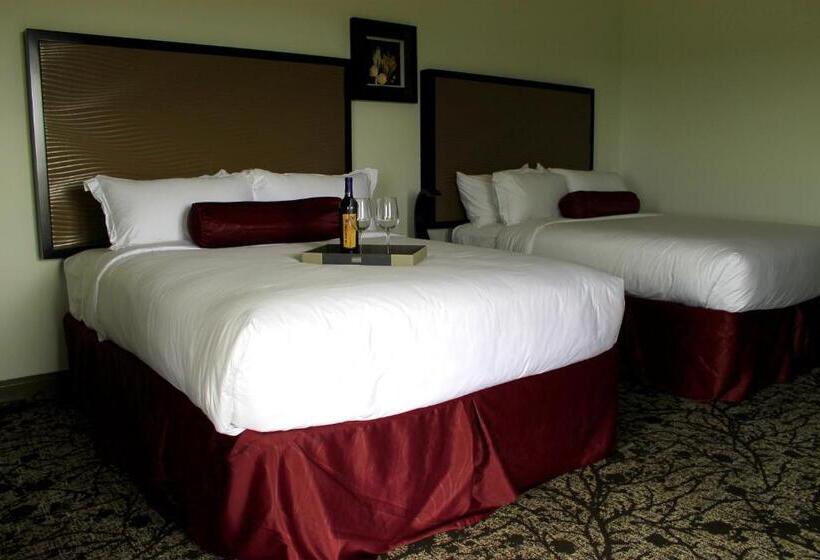 غرفة قياسية مزوَّدة بشُرفة, Regalia Hotel & Conference Center