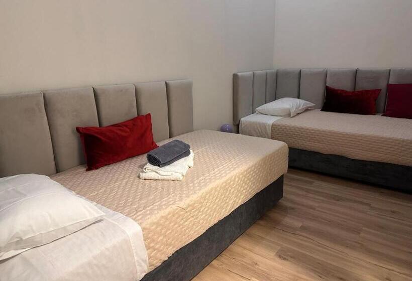 غرفة قياسية مطلّة علي الحديقة, Azor International Hostel