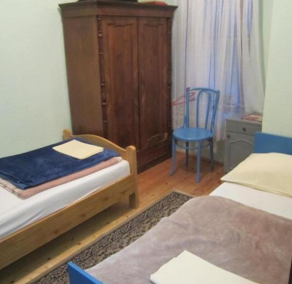 اتاق اکونومی, Bravo Guest House