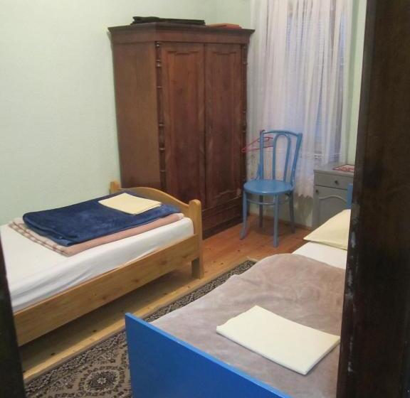 اتاق اکونومی, Bravo Guest House