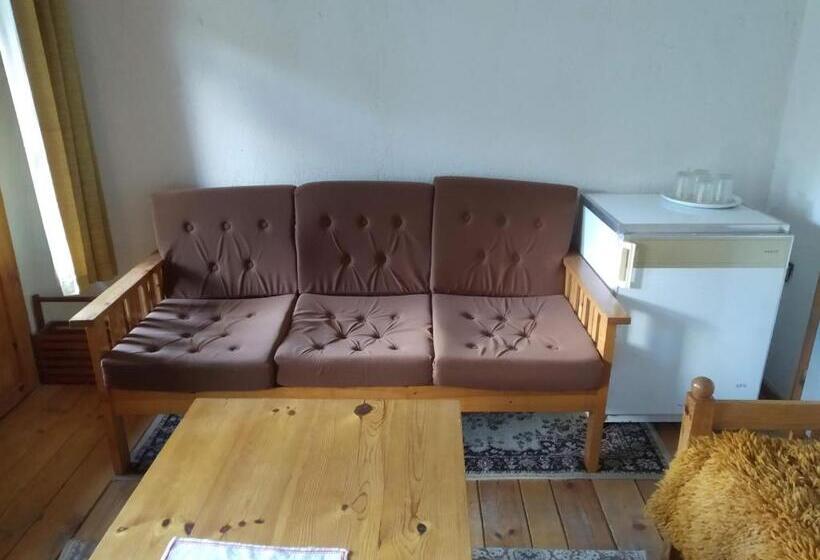 带阳台标准四人间, Chapov Guest Rooms
