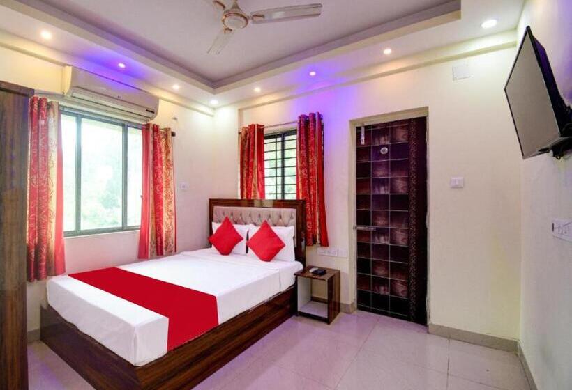 Deluxe Rum, R S Villa Kolkata