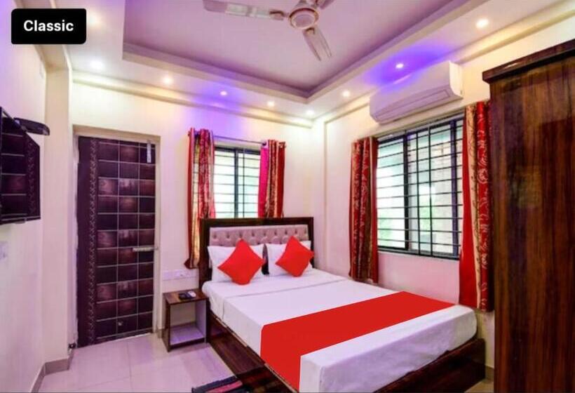 Deluxe Rum, R S Villa Kolkata