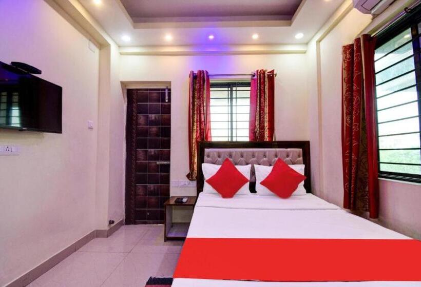 Deluxe Rum, R S Villa Kolkata