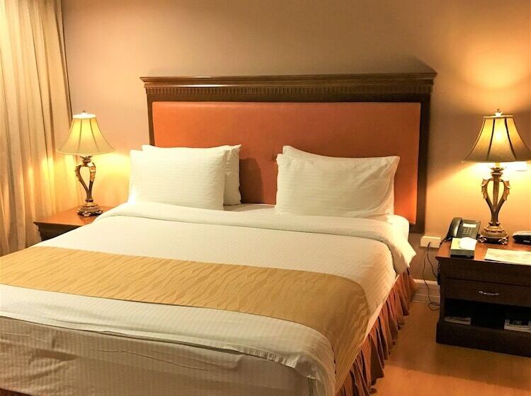 جناح, Savannah Resort