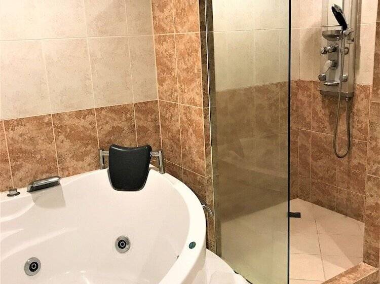 스위트, Savannah Resort