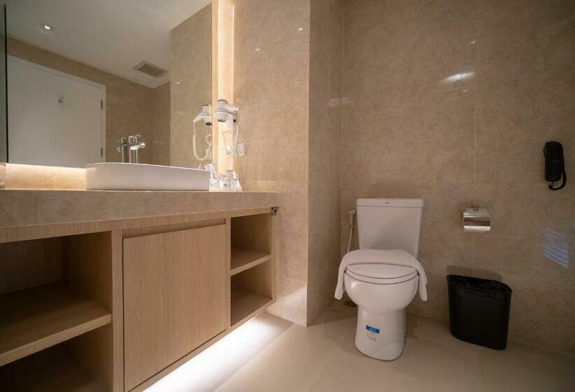 جناح جونيور, Astara Hotel Balikpapan