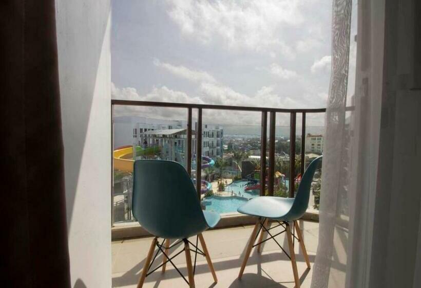 غرفة سوبيريور مطلة على حمام السباحة, Astara Hotel Balikpapan