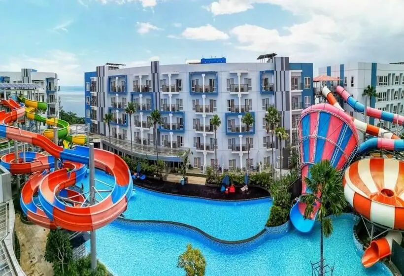 プールの見えるスーペリアルーム, Astara Hotel Balikpapan