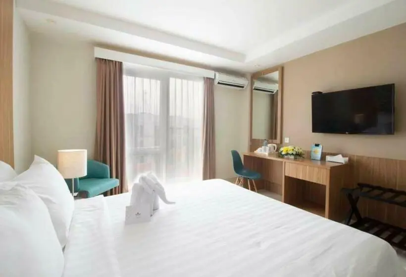 プールの見えるスーペリアルーム, Astara Hotel Balikpapan