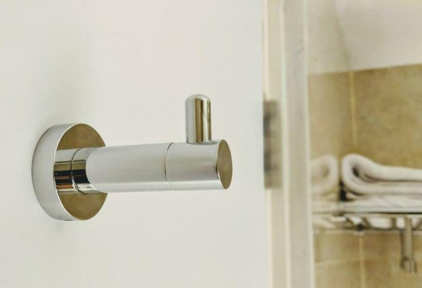 جناح جونيور, Astara Hotel Balikpapan