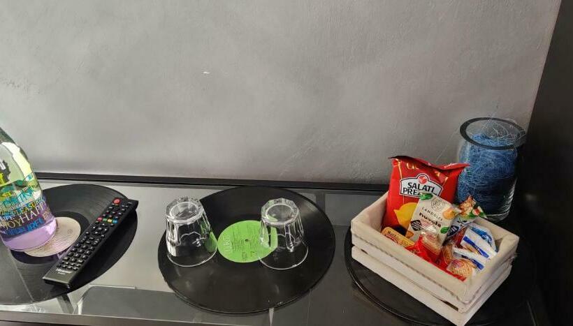 اتاق خانوادگی, B&b Sanrock